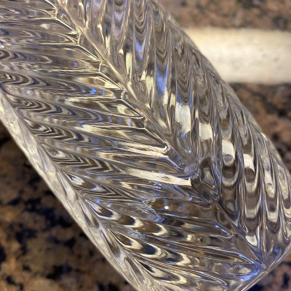 Vintage Herringbone Crystal Bud Vase by Ralph Lauren - Picture 4 of 7
